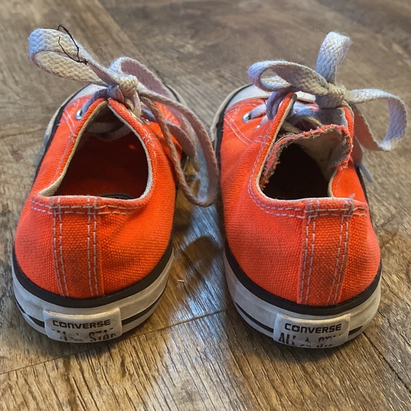 bright coral converse size 7 white laces - Picture 3 of 5